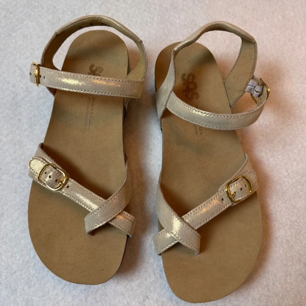 SAS Sandal Women 8M Champagne Gold Sanibel Wedge Buckle Metallic Leather Comfort